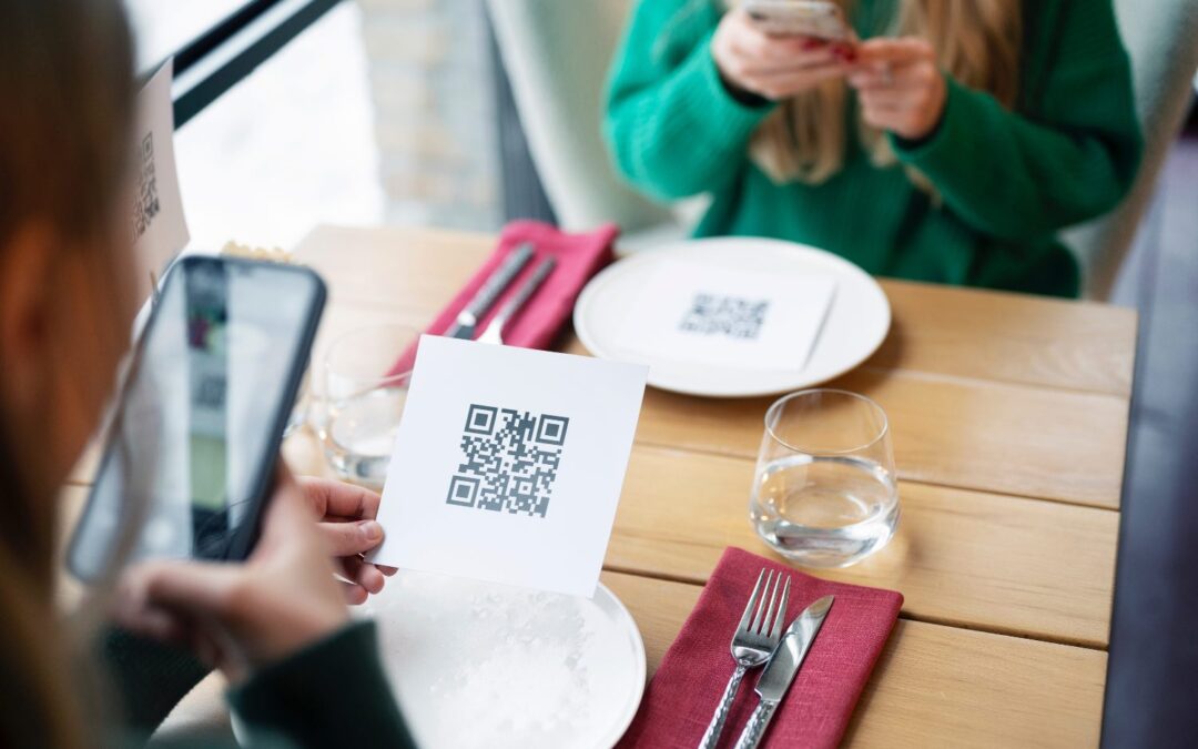 QR Kódy v Restauraci: Od Menu přes Recenze k Platebním Bránám
